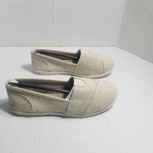NEW IN BOX SODA WOMEN'S BEIGE SLIP ON SHOES SIZE 6